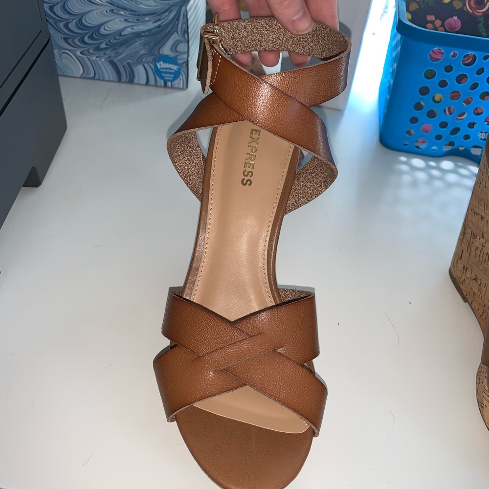 Express Wedges size 8
